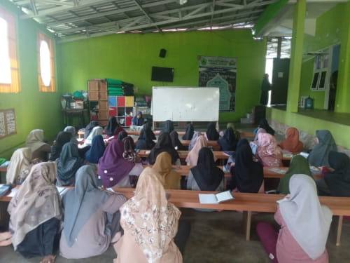Suasana kegiatan pesantren tahfidz