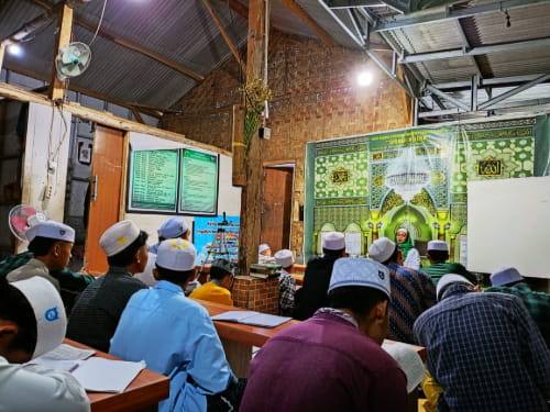Kegiatan santri penghafal Al-Qur'an